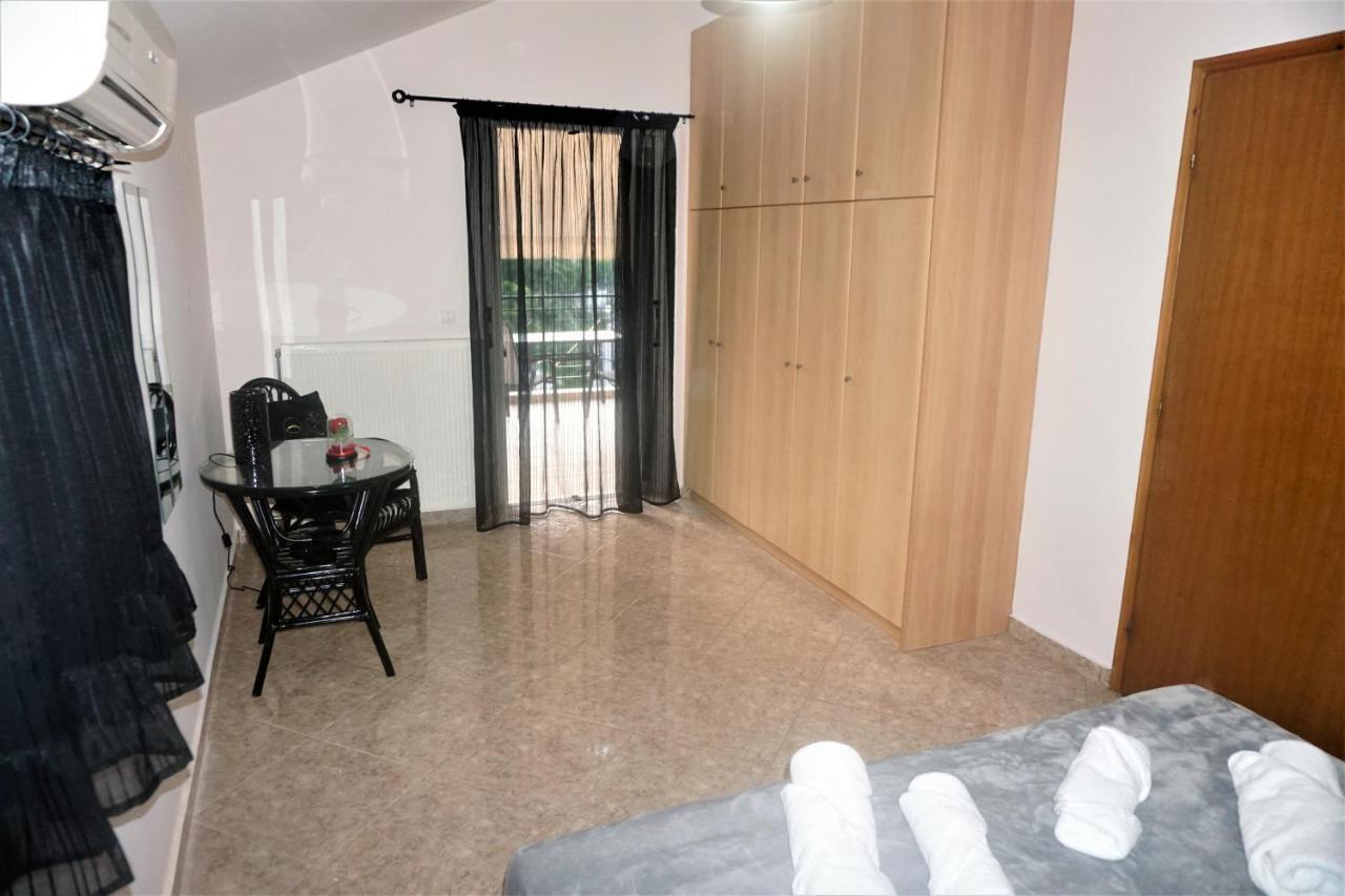 Lasithiotakis Apartments Poros  Eksteriør bilde